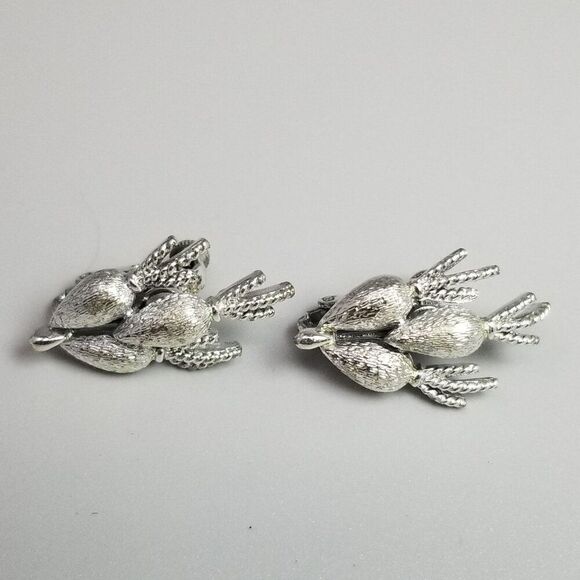 Vintage Coro Cactus or Carrot Silver Tone Clip On Earrings, Retro Signed Estate - Picture 2 of 7